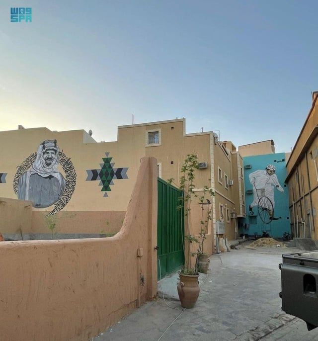 بدلاً من مكتب.. شركة تختار منزلاً طينياً مقراً لها في السعودية (صور)