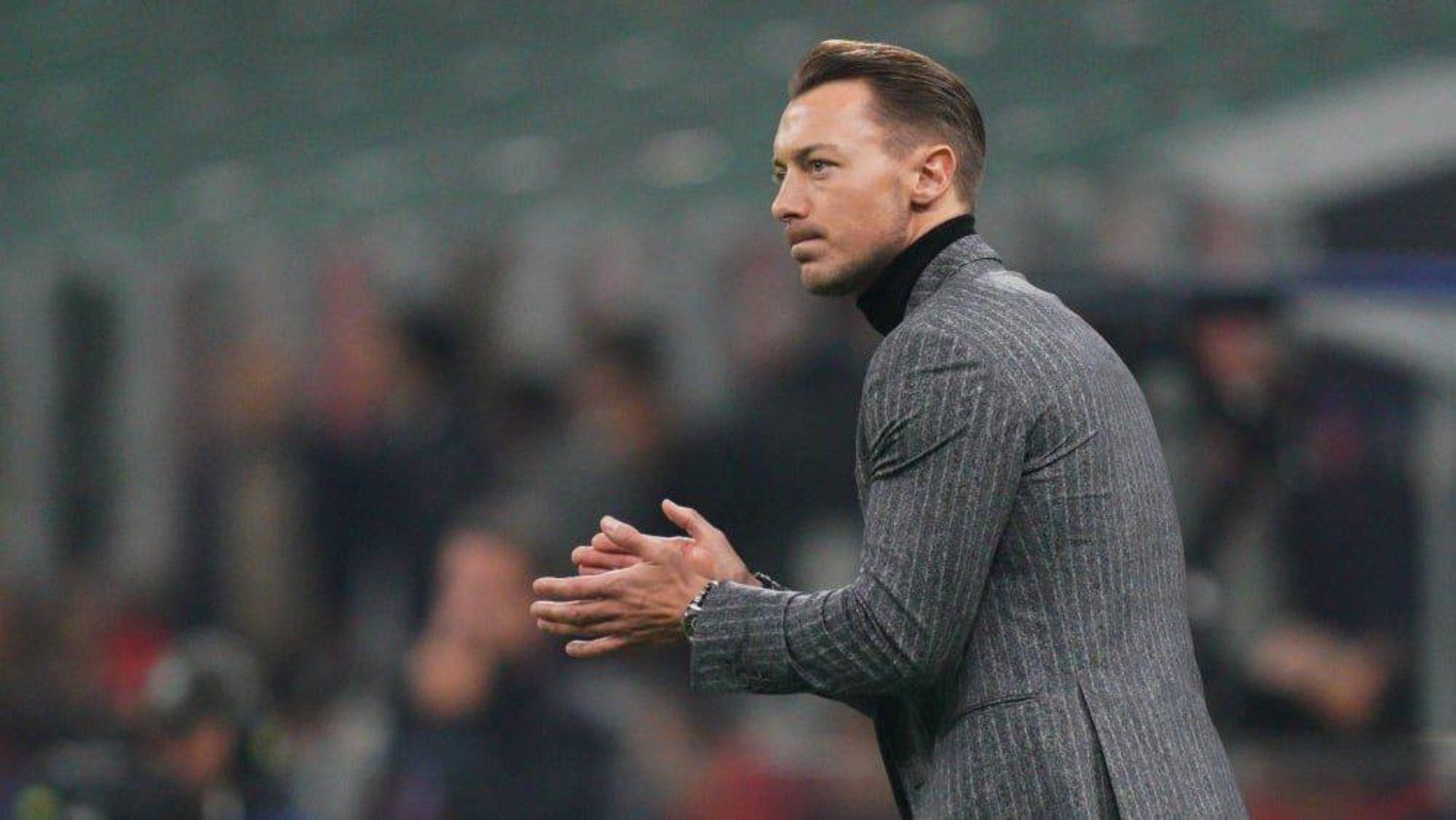 الضوء الأخضر من مدرب الأخضر... مدرب الراقي السعودي يرغب في رحيل نجم الفريق!! - موقع الخليج الان