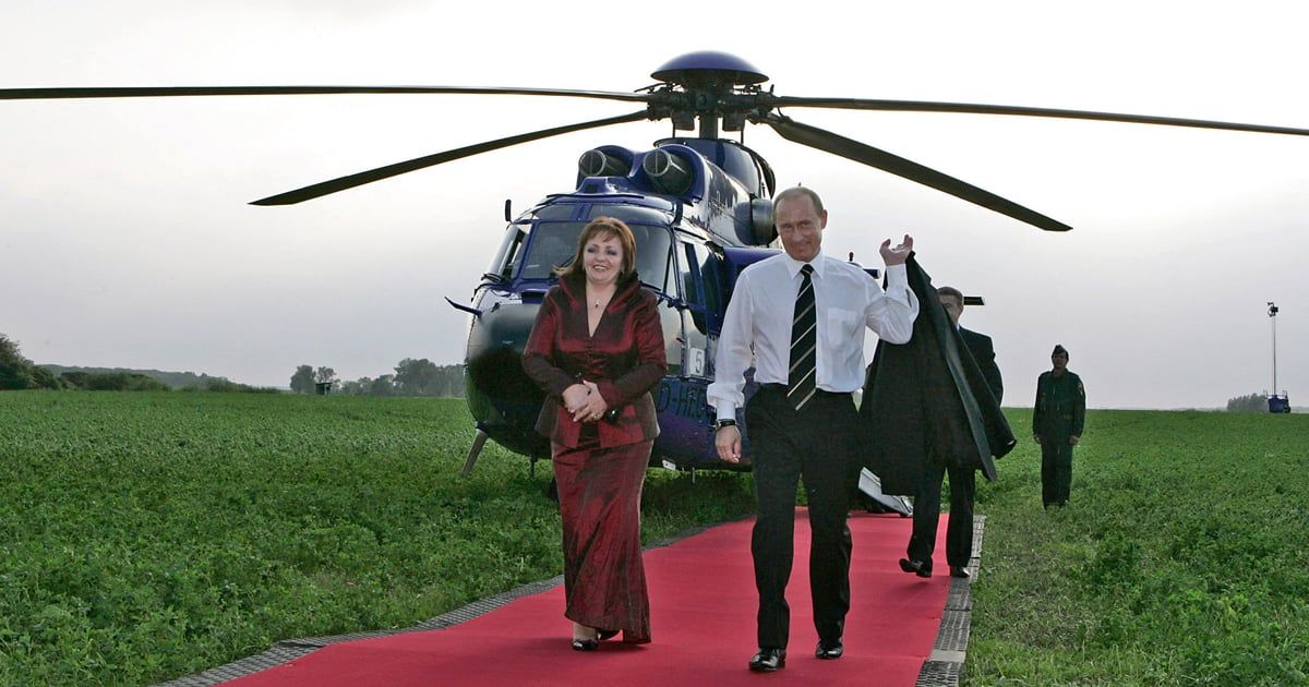 بعد ظهورهما النادر.. تعرف على ابنتي بوتين ماريا وكاترينا (فيديو)