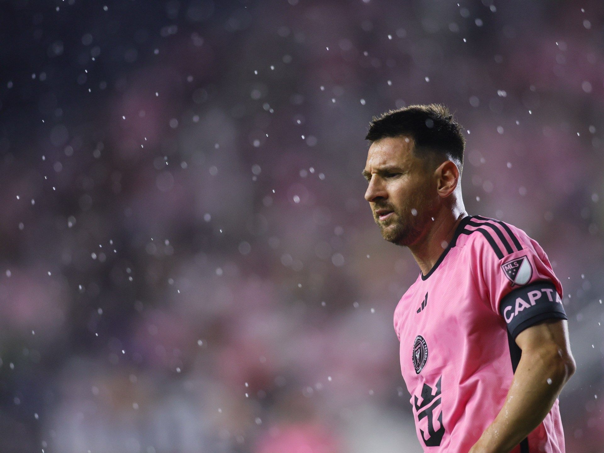 ميسي يعترف بأنه تلقى علاجا نفسيا بسبب برشلونة - موقع الخليج الان