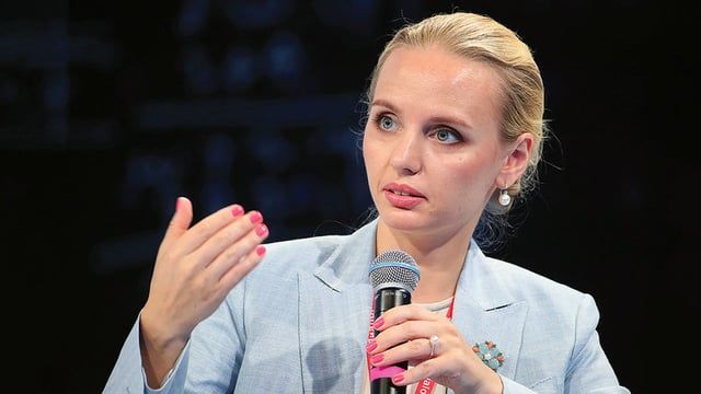 بعد ظهورهما النادر.. تعرف على ابنتي بوتين ماريا وكاترينا (فيديو)