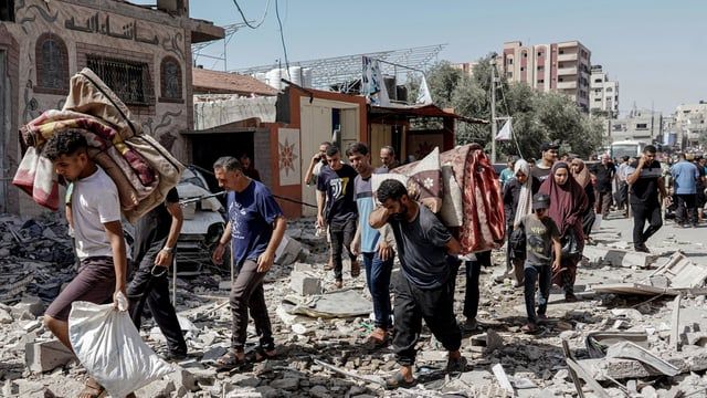 جثث بالشوارع وقصف لكل متحرك.. شهادات قاسية لفلسطينيين فروا من رفح