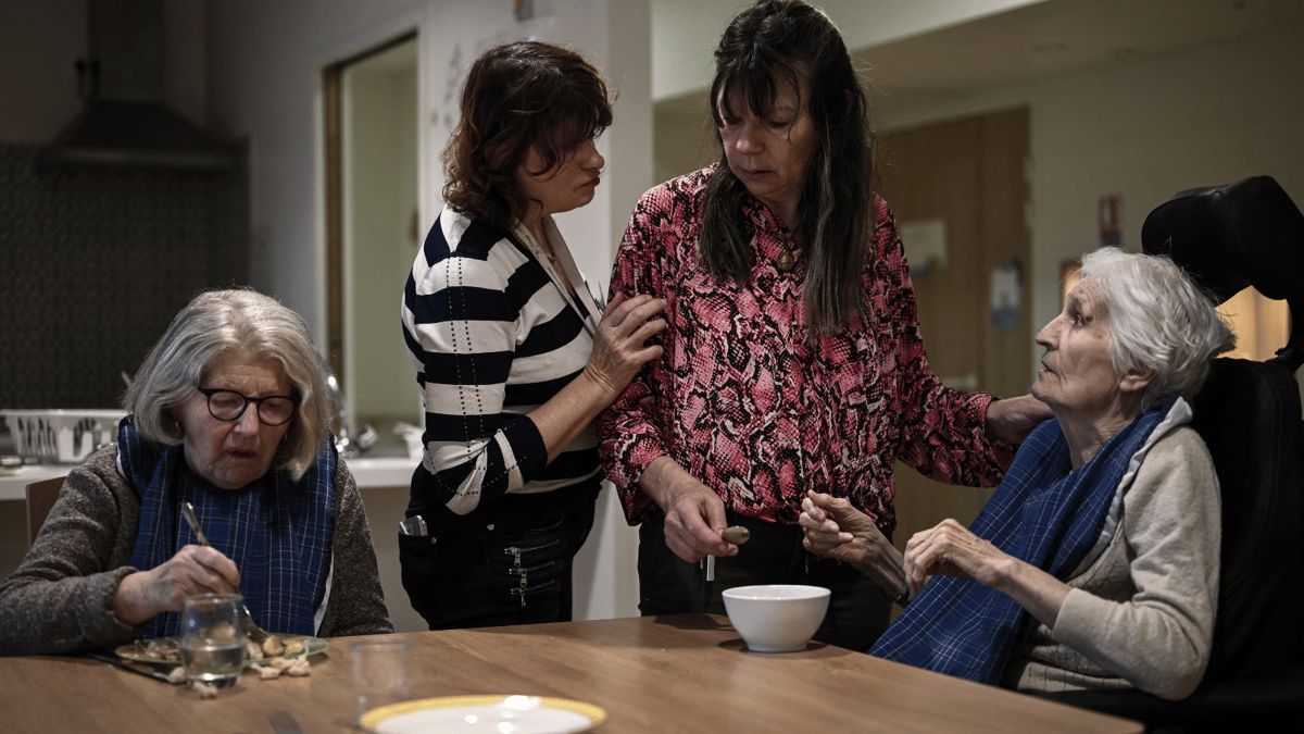 منها الرمان.. أطعمة تنشط ذاكرة مرضى الزهايمر