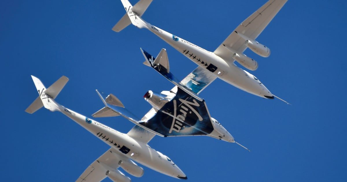 "فيرجين غالاكتيك" تنظم رحلة سياحية إلى حافة الفضاء