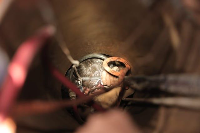 "معجزة".. إنقاذ طفل سوري سقط في بئر (فيديو وصور)