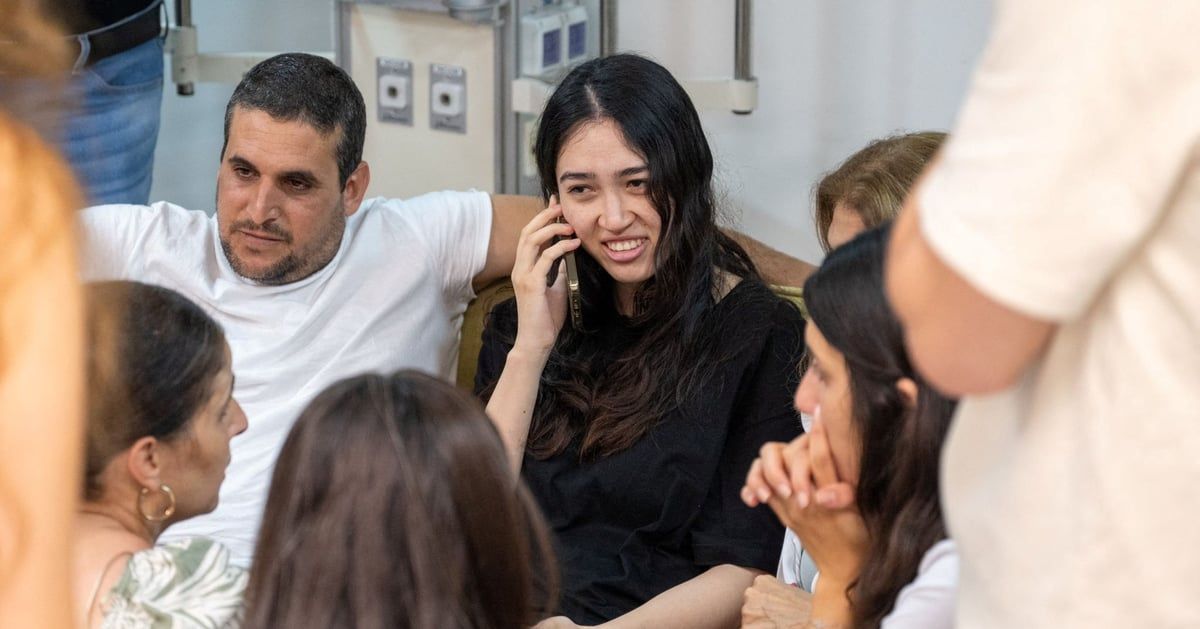 "المظهر الأنيق" لأسيرة مستعادة يتسبب بطرد مذيعة إسرائيلية (صورة)