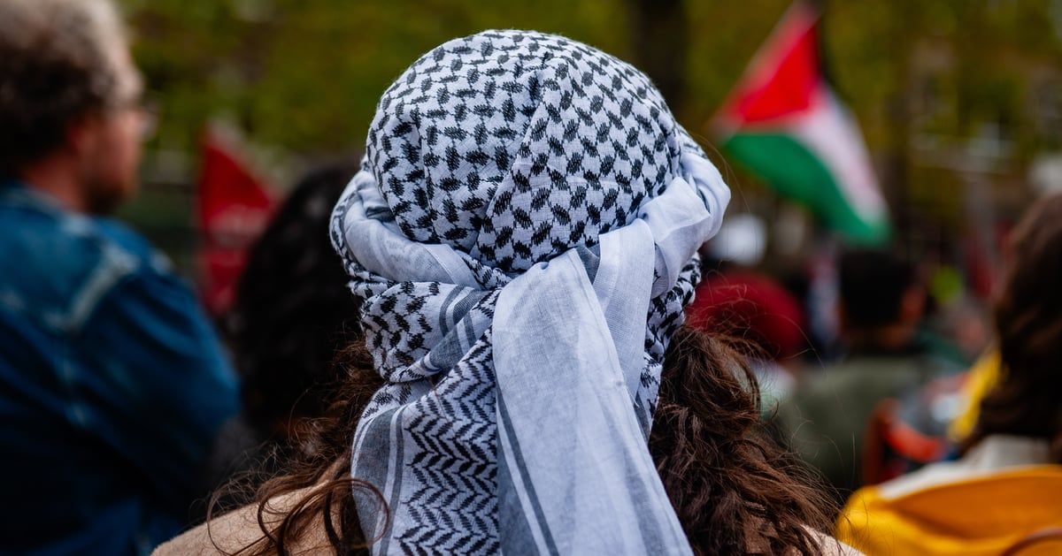 تضامناً مع غزة.. الكوفية الفلسطينية إلى الفضاء