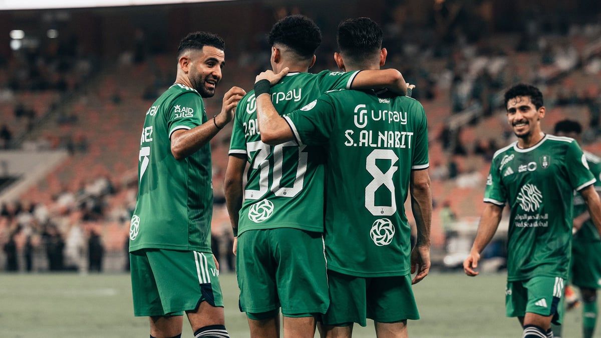 الأهلي السعودي يتجه للاستغناء عن ثنائي أجنبي