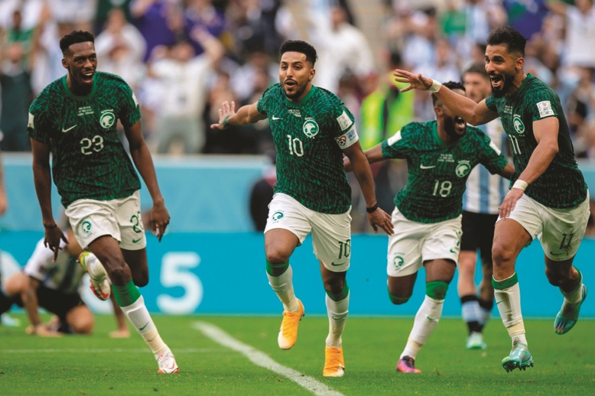 "منتخبنا عالمي وهذا الضغط الوحيد أمام الأخضر".. تصريحات قوية من عموتة قبل لقاء الغد - موقع الخليج الان