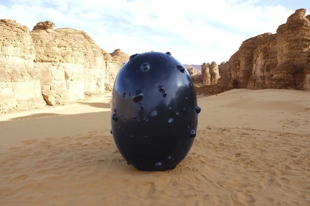 قصة عُمانية "غامضة" في معرض فني بالسعودية (صور)