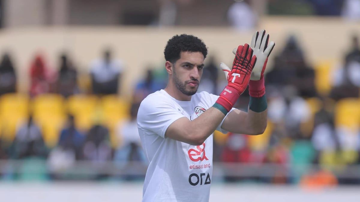 جماهير غينيا بيساو تلقي زجاجات فارغة تجاه منتخب مصر.. وإصابة شوبير