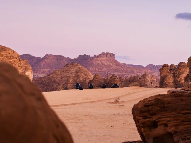 قصة عُمانية "غامضة" في معرض فني بالسعودية (صور)