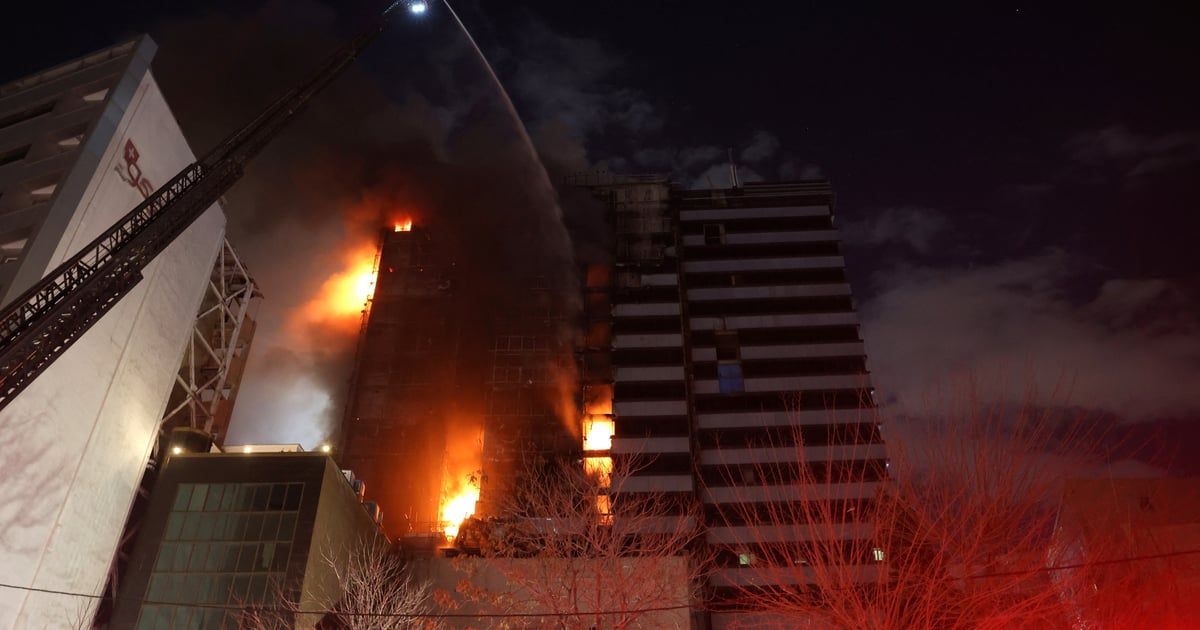 50 جريحا جراء حريق في مصنع غربي طهران (صور)