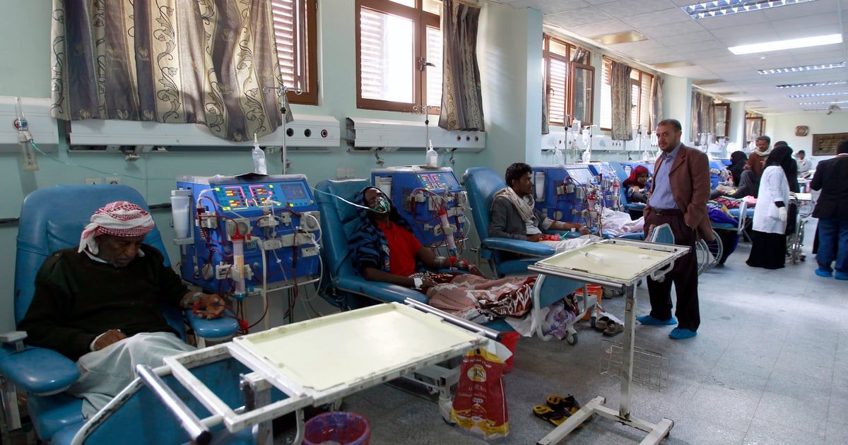 ميليشيا الحوثي تحيل مئات الكوادر الصحية في صنعاء إلى التحقيق