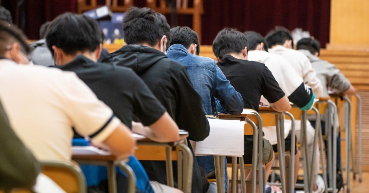 ضبط طالب حاول الغش باستخدام الذكاء الاصطناعي (فيديو)