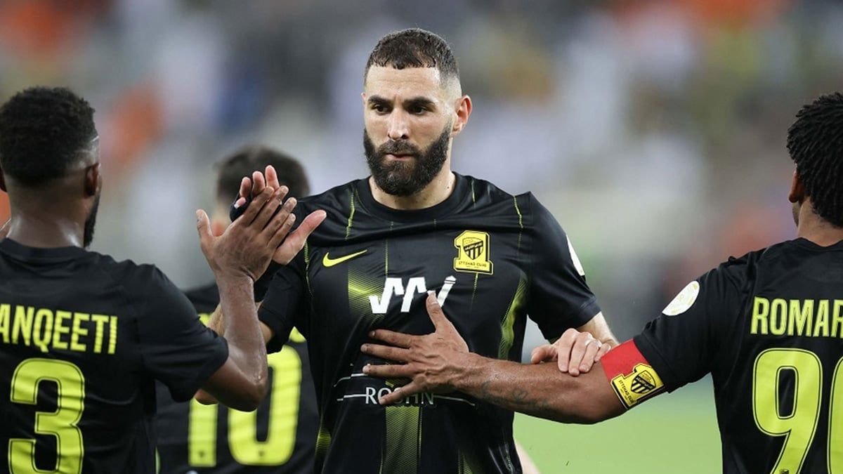 بنزيما يأمر الاتحاد السعودي بضم نجم برشلونة