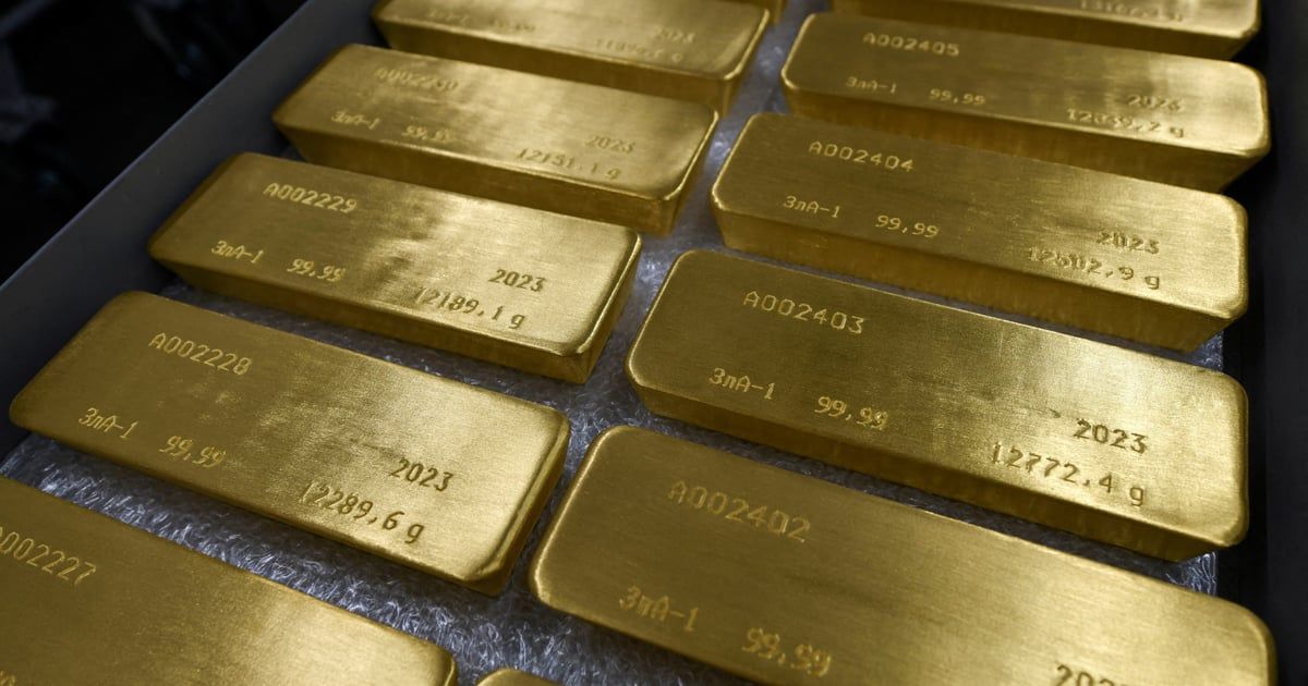 الذهب يتراجع متأثرا بقوة الدولار وترقب بيانات التضخم الأمريكية‎