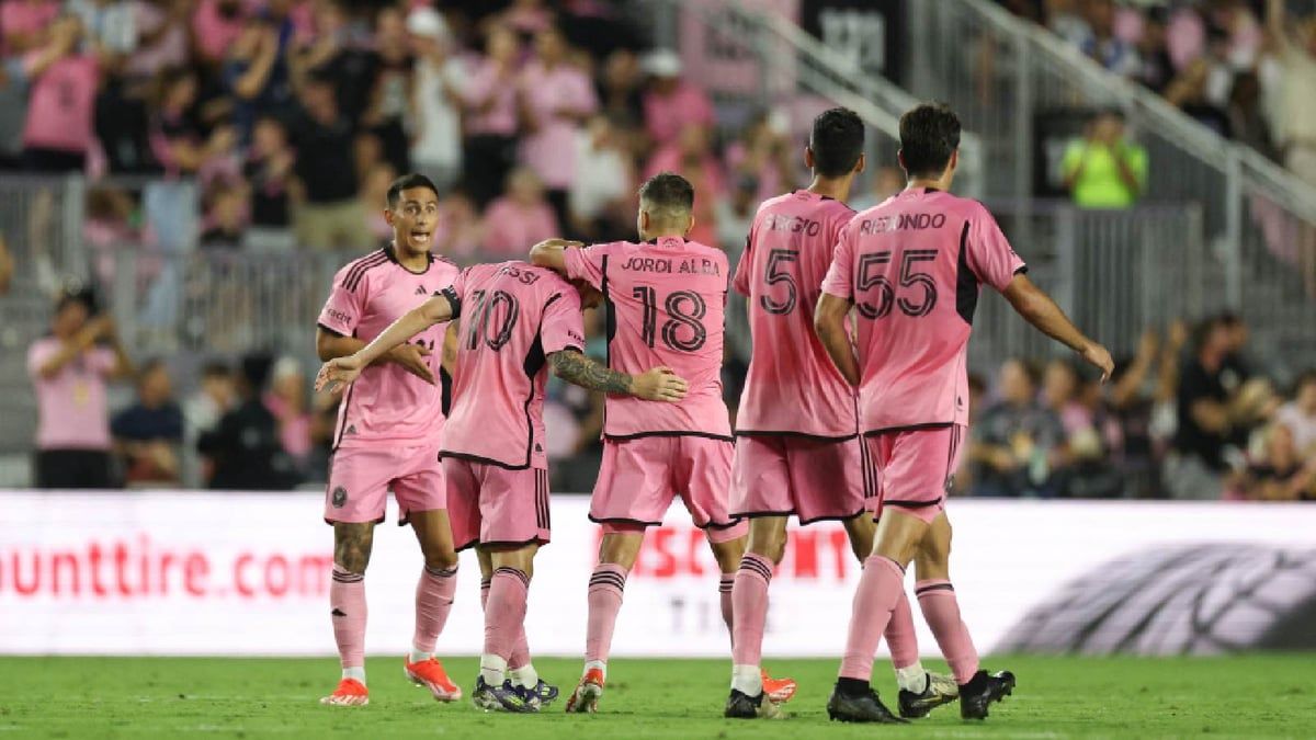 تفاصيل مفاوضات فريق ميسي مع نجم مانشستر يونايتد