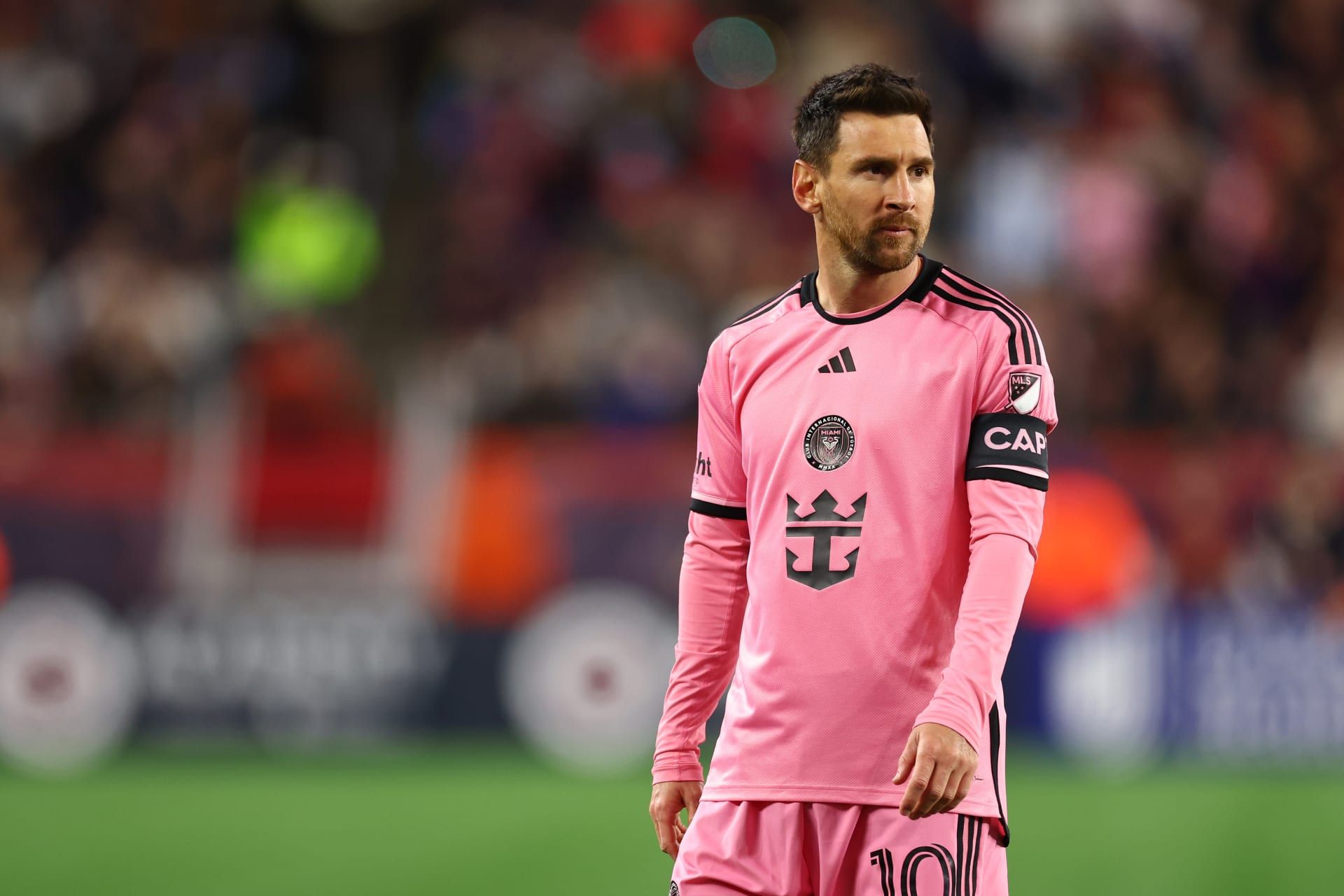 سأعتزل بقميص هذا النادي!! غريم رونالدو "ليونيل ميسي" يفجر مفاجأة اعتزاله - موقع الخليج الان