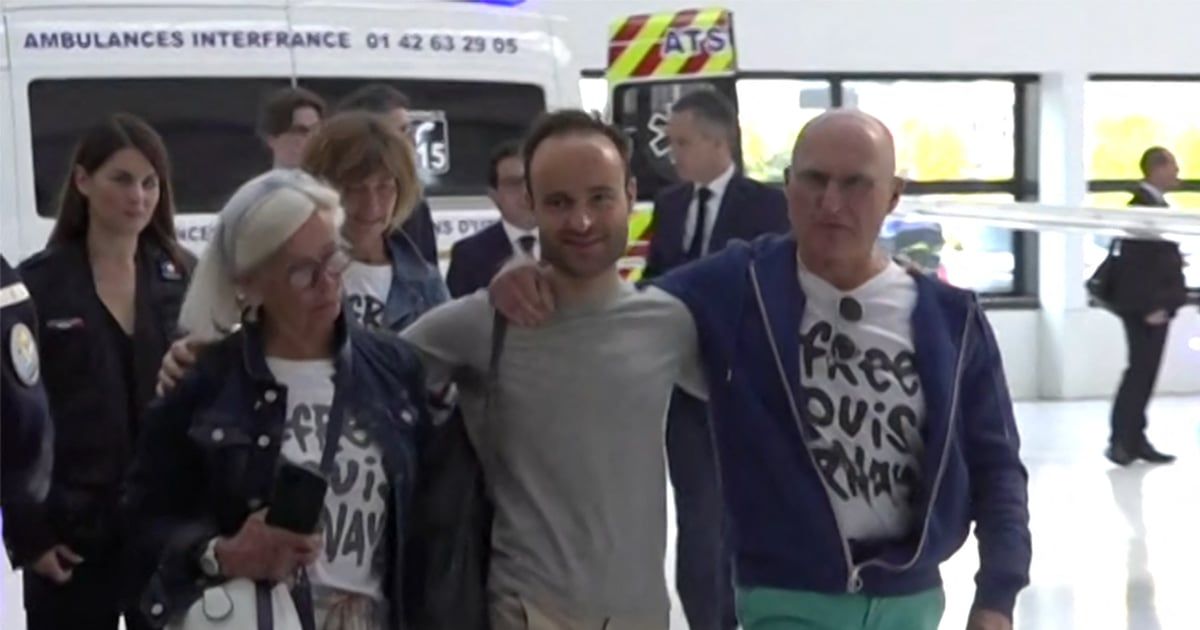 فرنسي يصل بلاده بعد إفراج إيران عنه