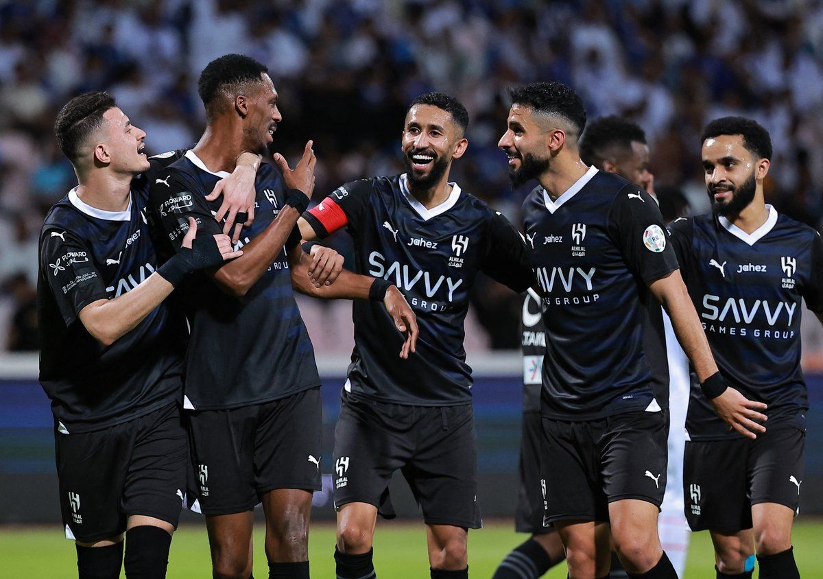 الهلال السعودي يخطط لصفقة مفاجئة مع نجم نادي التعاون