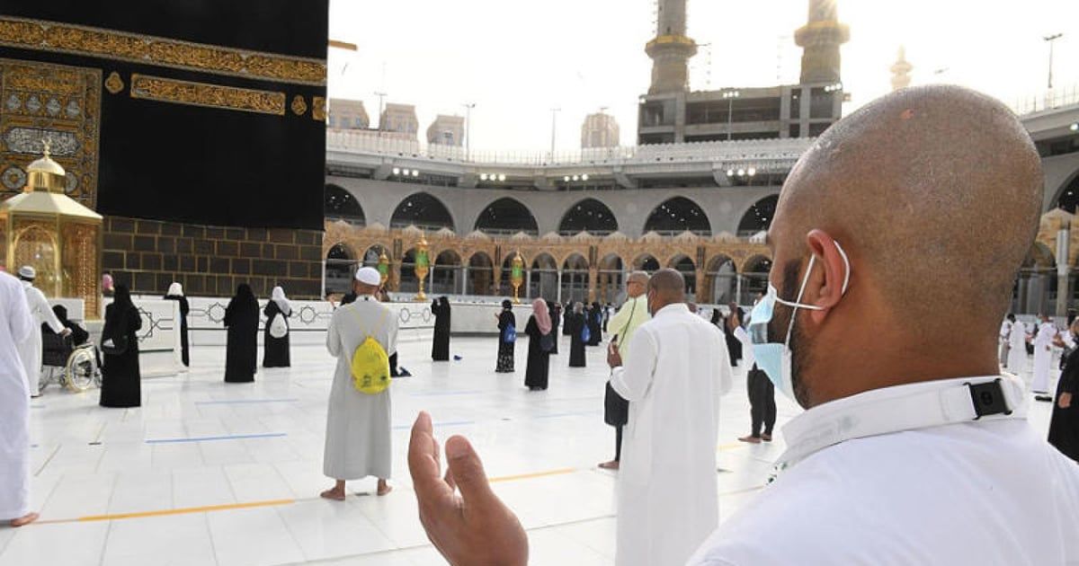 مسؤول سعودي رفيع.. حاج عربي يُفاجأ بهوية موظف الخدمة (فيديو)