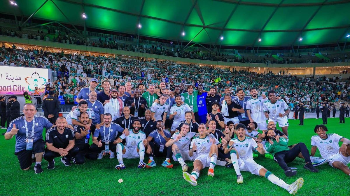 عروض الرحيل تحاصر 4 نجوم في الأهلي السعودي