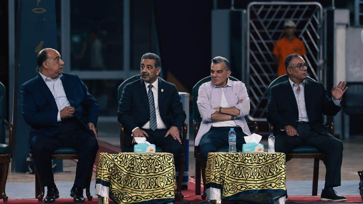 لاعب سلة الأهلي المصري يرفض مصافحة رئيس الاتحاد السكندري (فيديو)