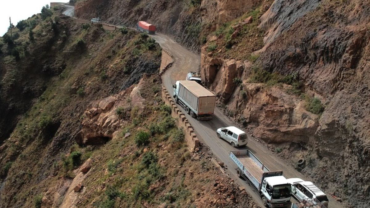 مسلح يفجر قنبلة داخل حافلة ركاب في اليمن مخلفاً قتلى وجرحى