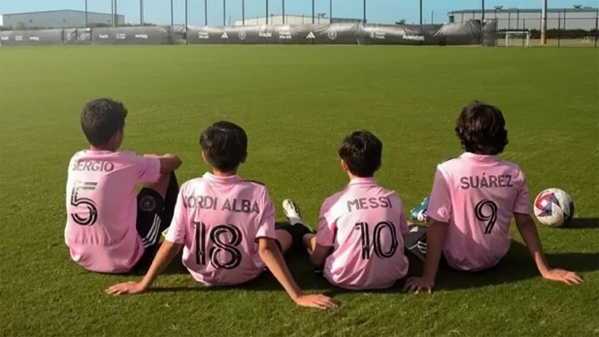 ابنا ميسي وسواريز في مواجهة برشلونة