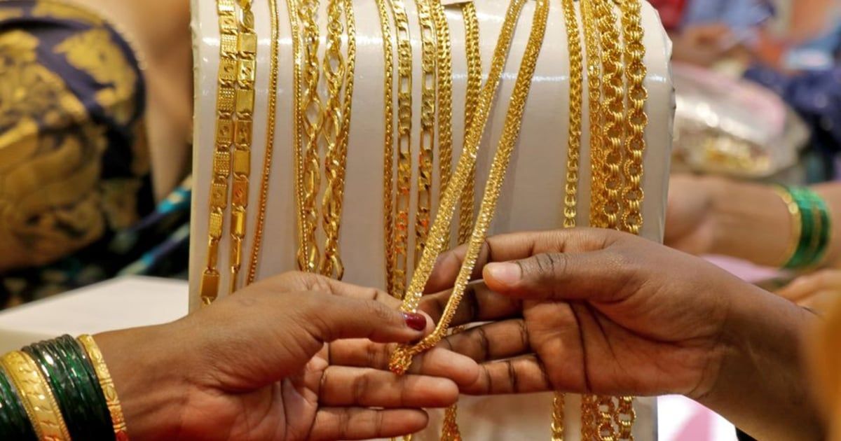 الذهب يتجه لتسجيل أول مكسب في أربعة أسابيع