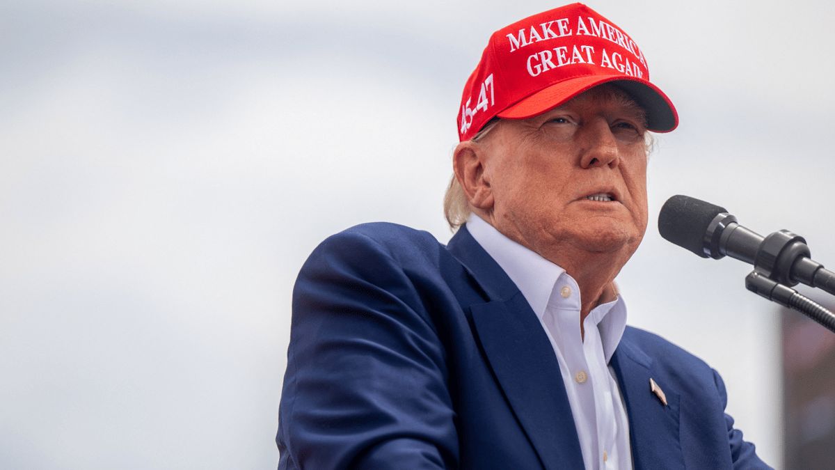 مع احتفاله بميلاده الـ78.. سلاح ترامب ضد خصمه "يرتد عليه"