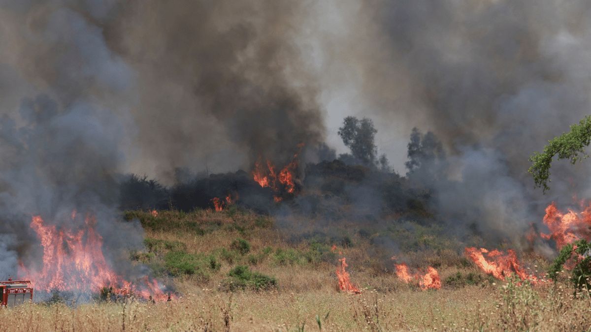 حرائق في إسرائيل جراء إطلاق 35 صاروخا من لبنان