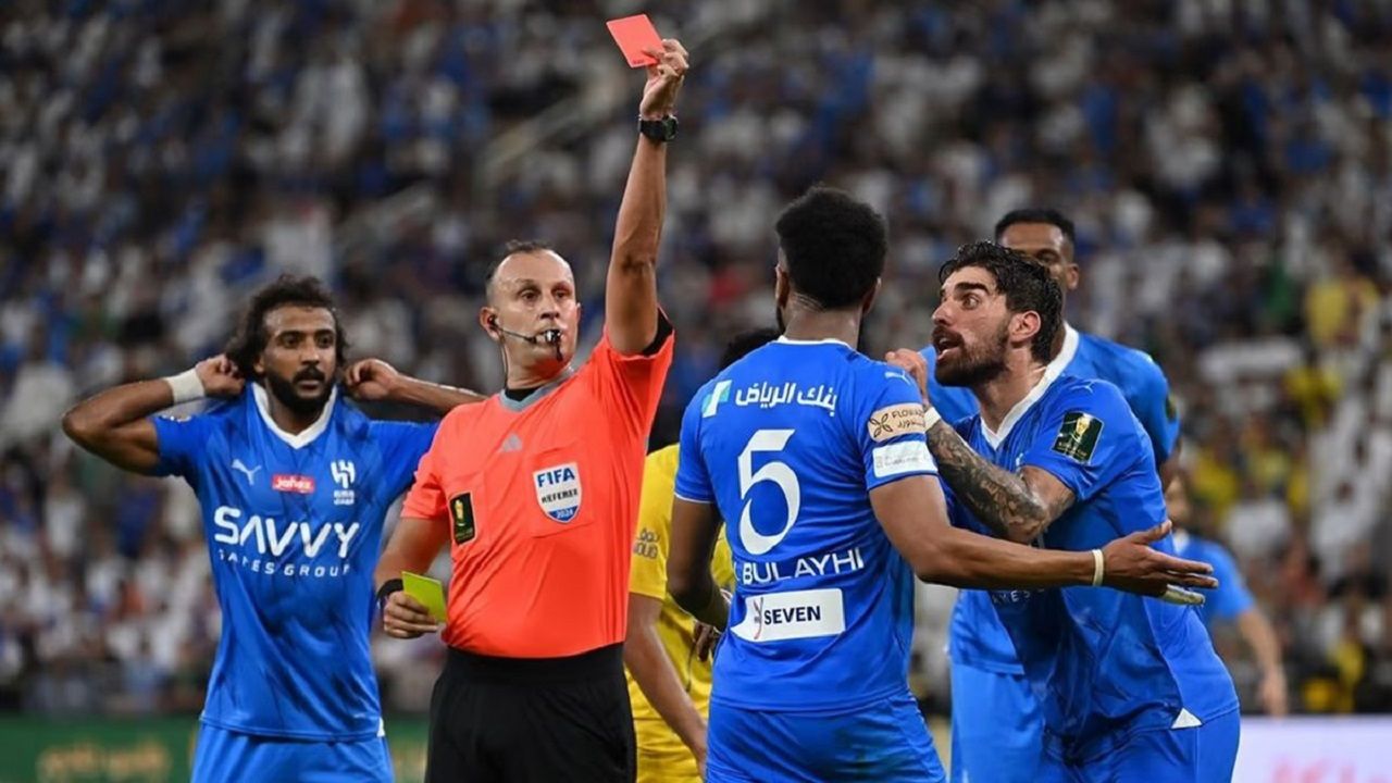 غرامة مالية وإيقاف.. عقوبات صارمة من الانضباط تجاه علي البليهي رسميًا - موقع الخليج الان