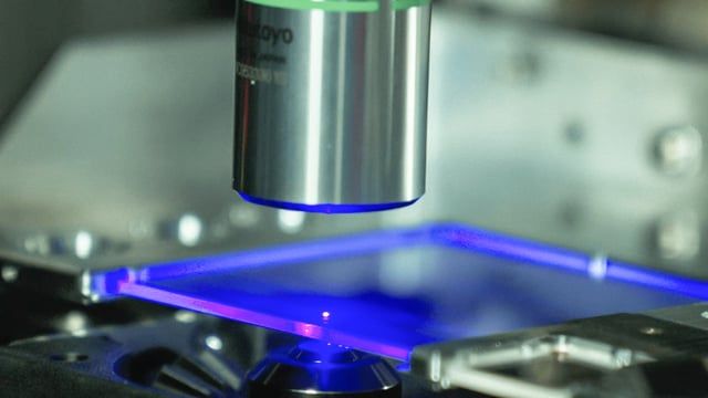 مايكروسوفت تختبر تخزين بيانات ضخمة على ألواح زجاج صغيرة