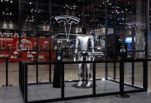 إيلون ماسك يربط قيمة تسلا بروبوت أوبتيموس - موقع الخليج الان