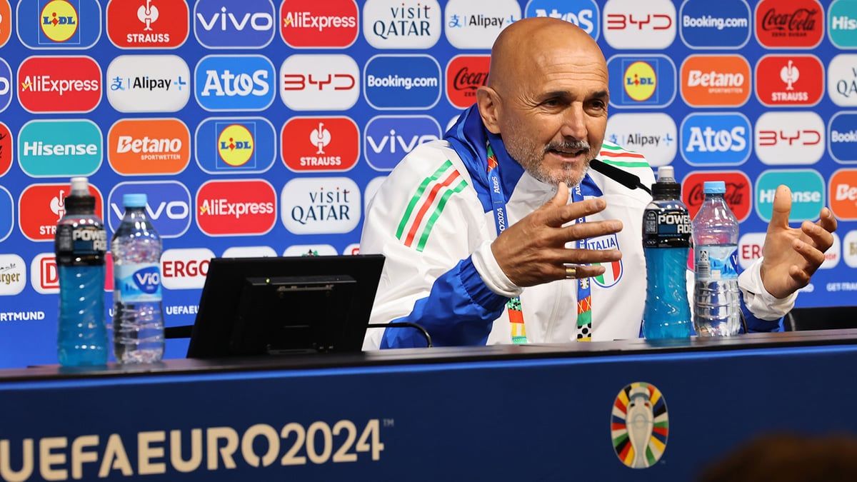 سباليتي يكشف حقيقة أزمة "البلاي ستيشن" في منتخب إيطاليا