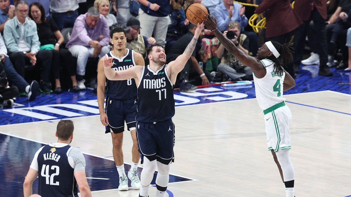 NBA.. مافريكس يتجنب خسارة سريعة أمام بوسطن بنهائي دوري السلة الأمريكي