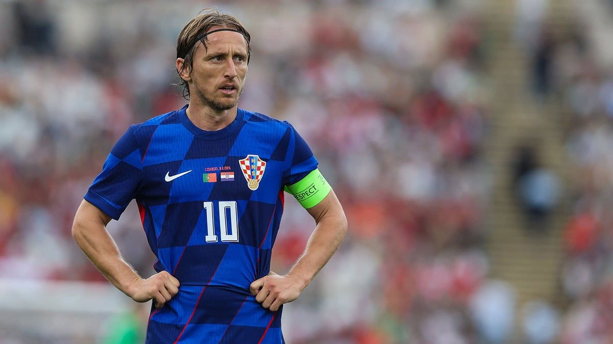 لم يسبقه لها سوى القليل.. مودريتش ينتظر هدية جماهير إسبانيا