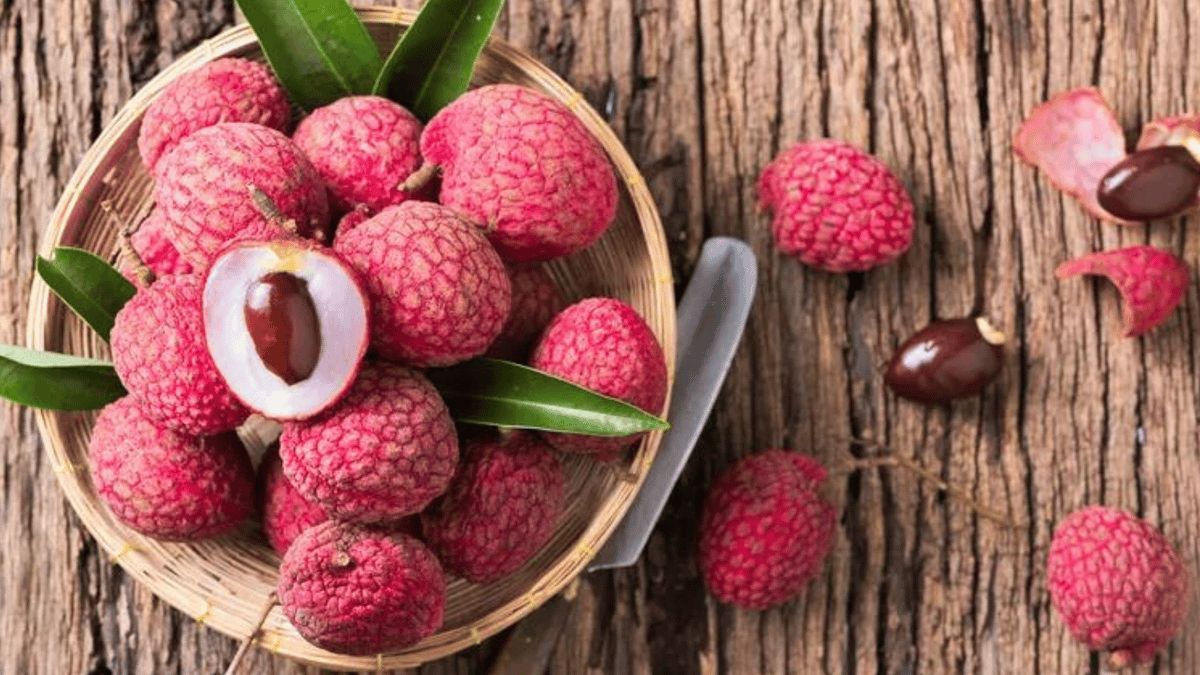 كنز صحي.. فوائد فاكهة "الليتشي" الاستوائية المذهلة