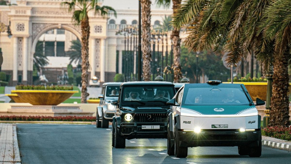 ماسك يعلق على سيارة شرطة دبي الجديدة