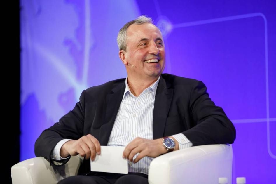 كارمين دي سيبيو.. مهاجر إيطالي ترأس «إي واي»