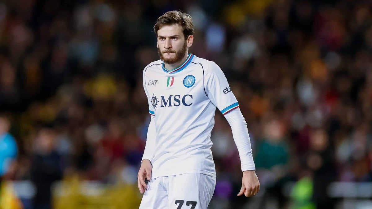 بيان ناري يحسم الجدل حول مستقبل نجم نابولي الإيطالي