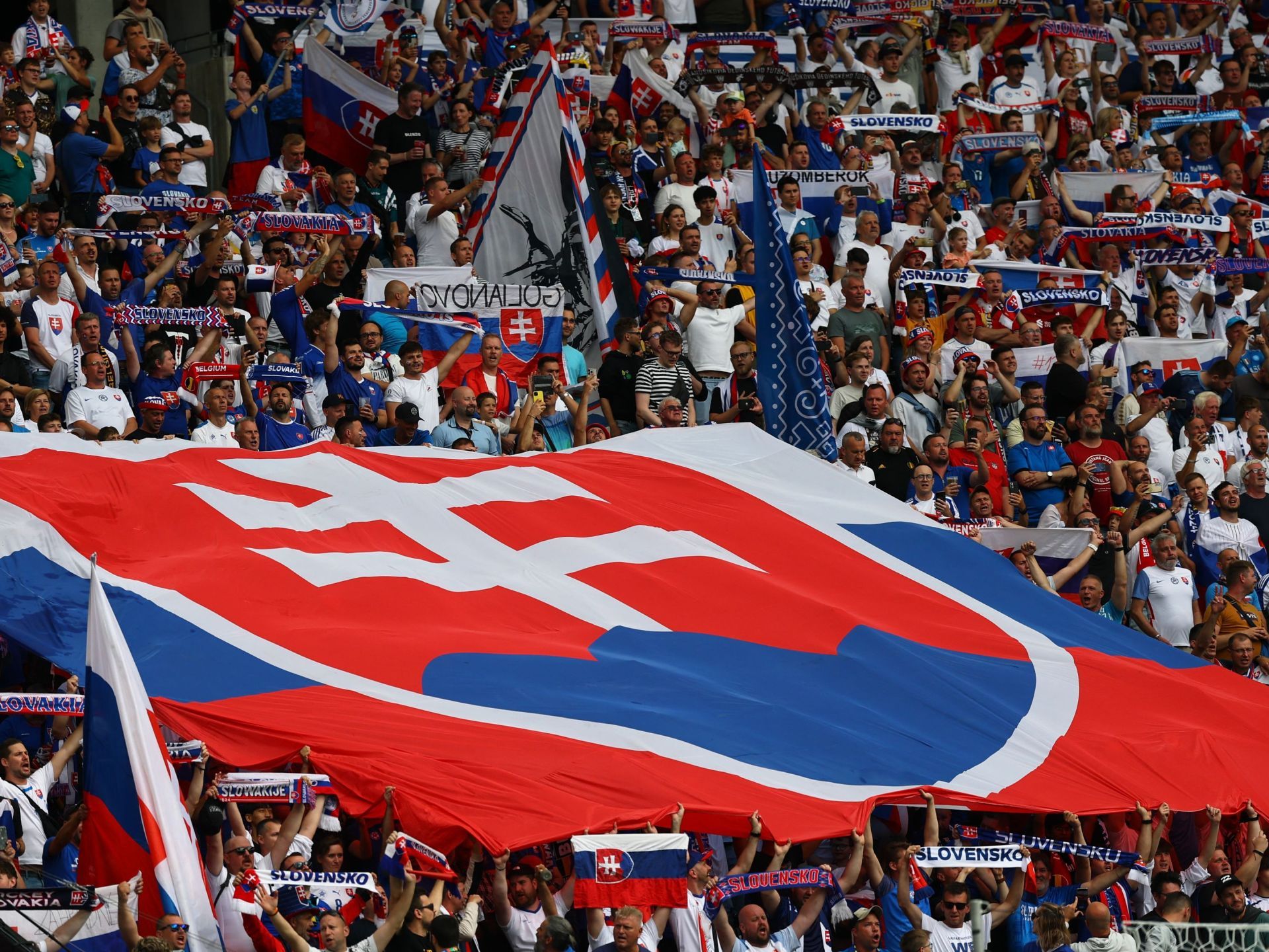 الجماهير الصربية متهمة بـ”السلوك التمييزي” في يورو 2024 - موقع الخليج الان