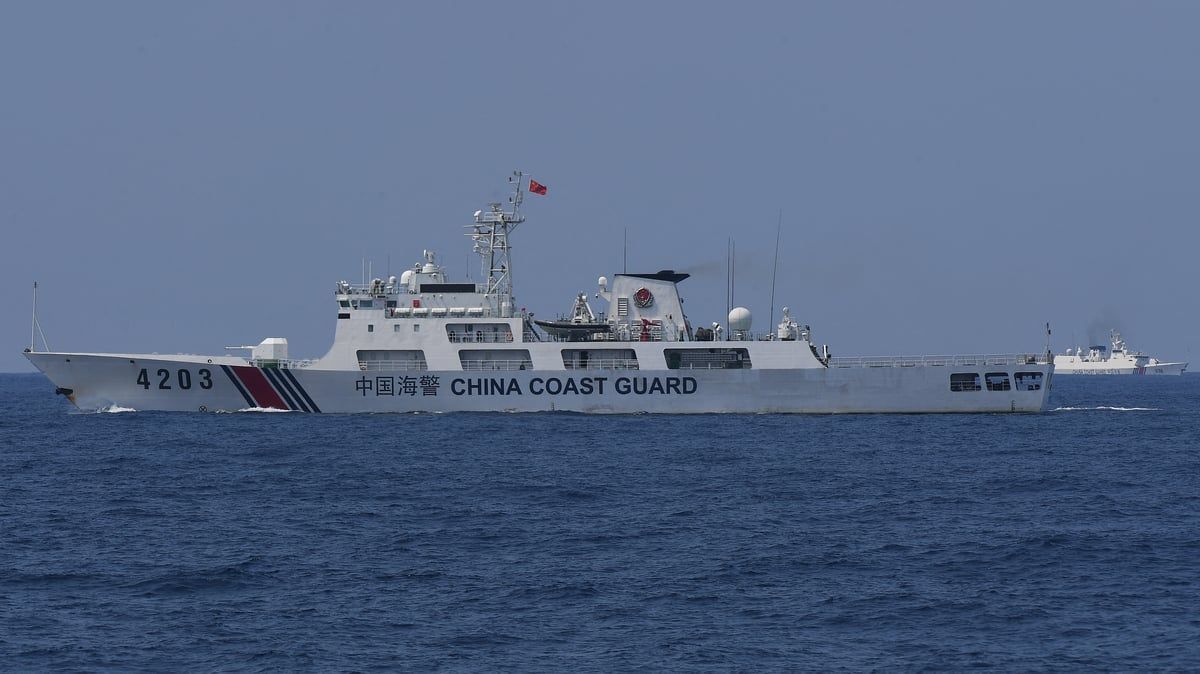 الفلبين: مناورات خطرة لسفن صينية تلحق ضررا بمراكبنا