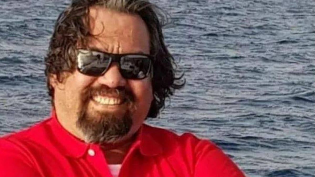 طبيب يكشف سبب وفاة كابتن الطائرة المصري على متن الرحلة (صورة)