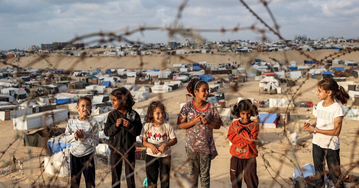 "صانع ابتسامة غزة" يشعل مواقع التواصل.. ما قصته؟ (فيديو)