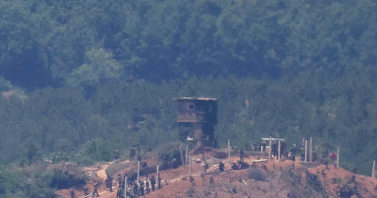 إصابة جنود كوريون شماليون بانفجار لغم قرب الحدود مع الجنوب (صور)