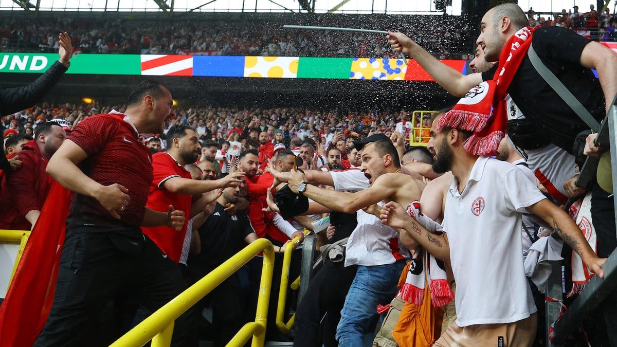 يورو 2024.. مشاجرة بين جماهير تركيا وجورجيا في ملعب دورتموند (فيديو)