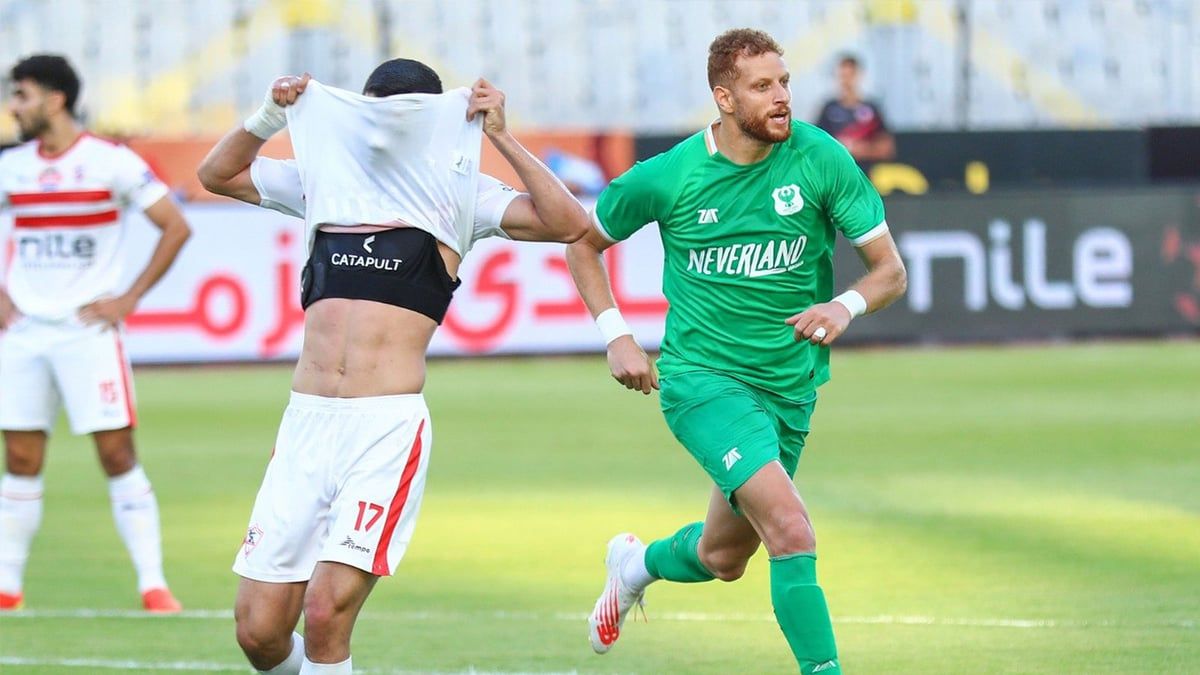 ليس عبور الكرة.. خطأ فادح من حكم مباراة الزمالك والمصري (فيديو)